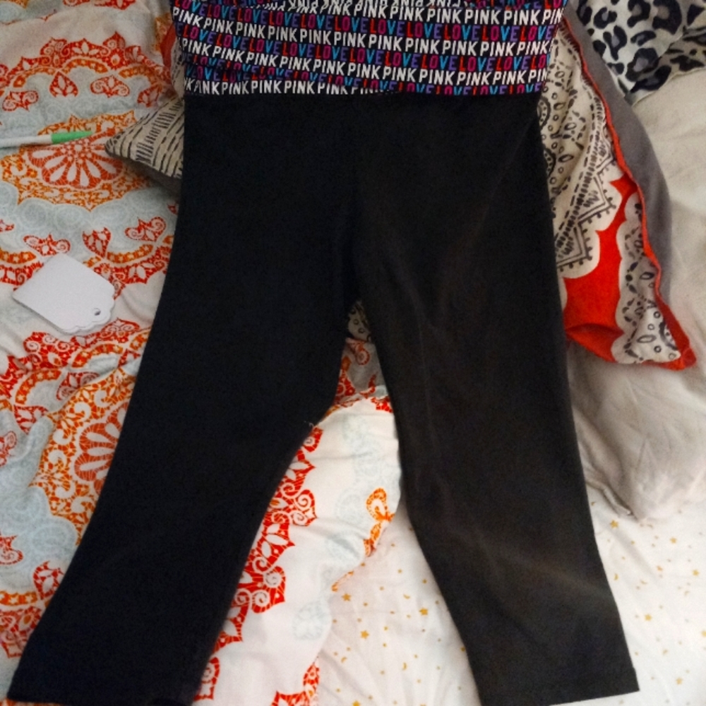 VICTORIA SECRET YOGA PANTS TO THE KNEE